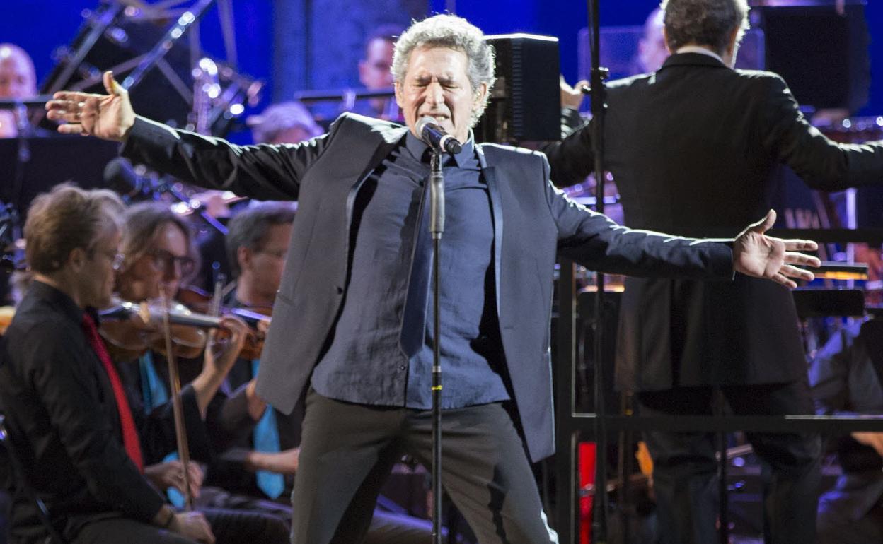 Miguel Ríos, en acción. 