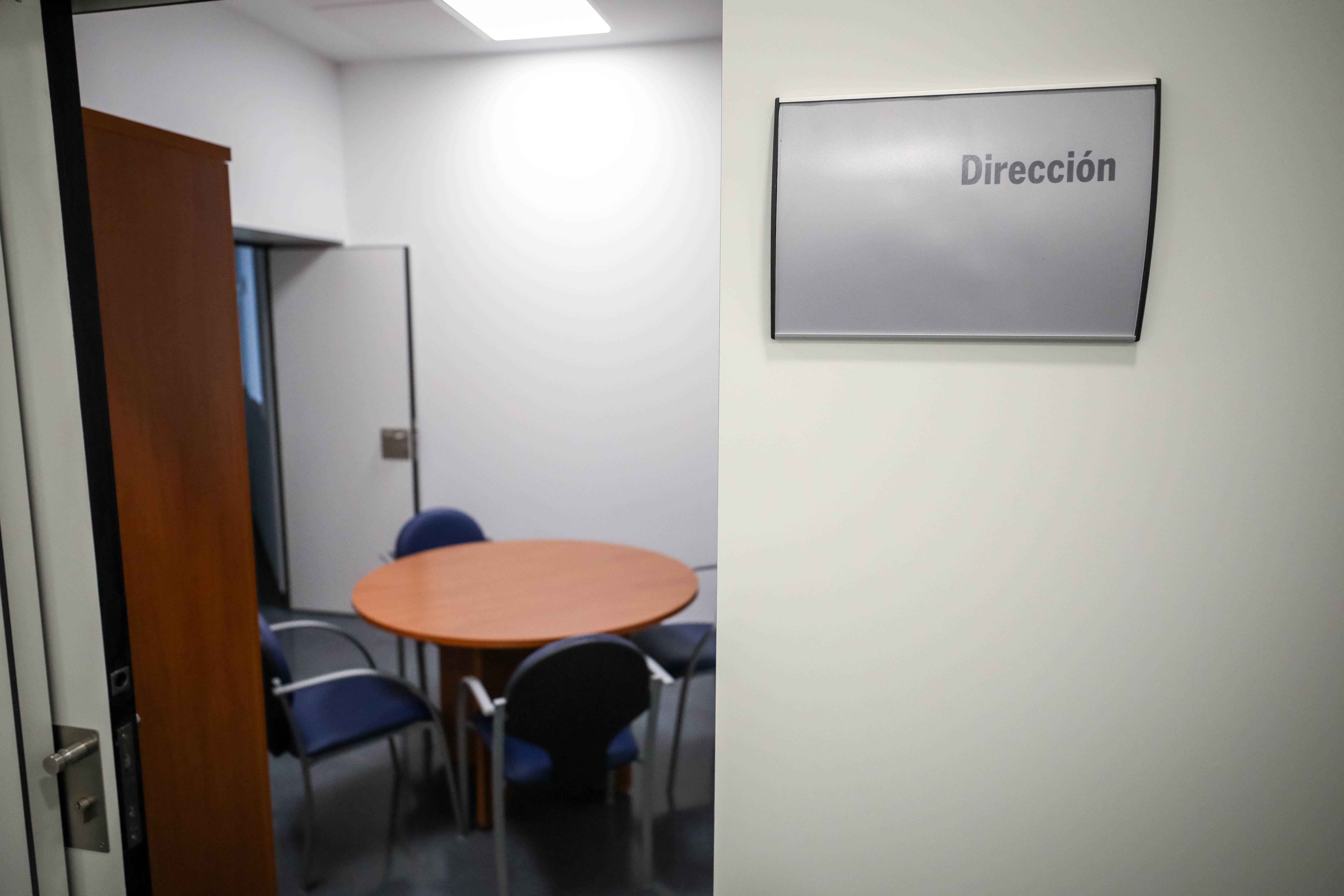 El centro de salud de Bola de Oro cuenta con una superficie de 1.520 metros cuadrados distribuidos en forma de U y tres alturas: semisótano, planta baja y planta primera