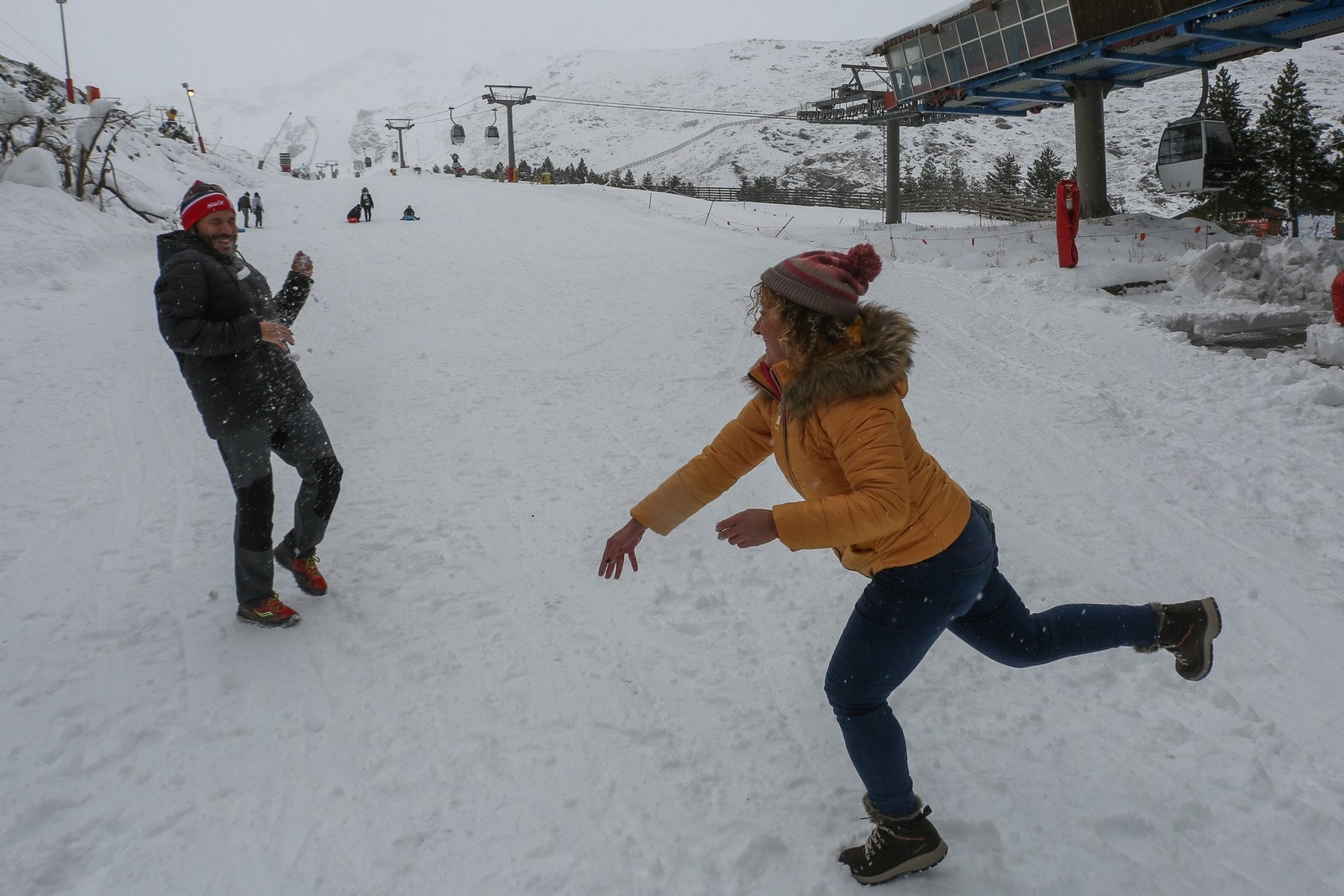 Así luce la estación tras las últimas nevadas, a punto de estrenar temporada.