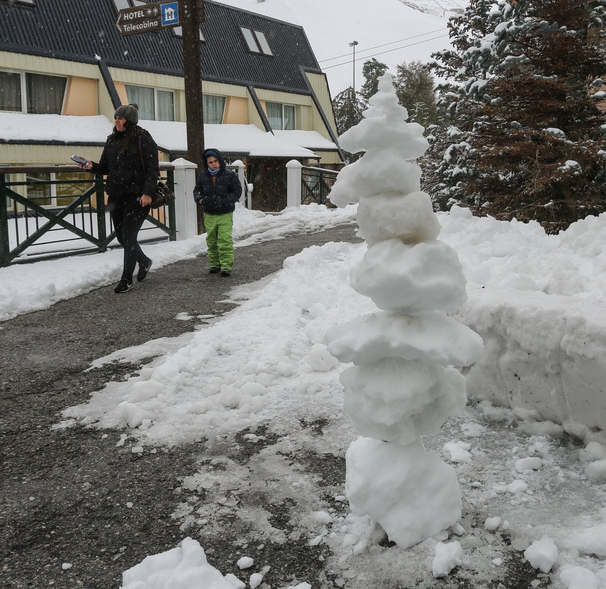 Así luce la estación tras las últimas nevadas, a punto de estrenar temporada.