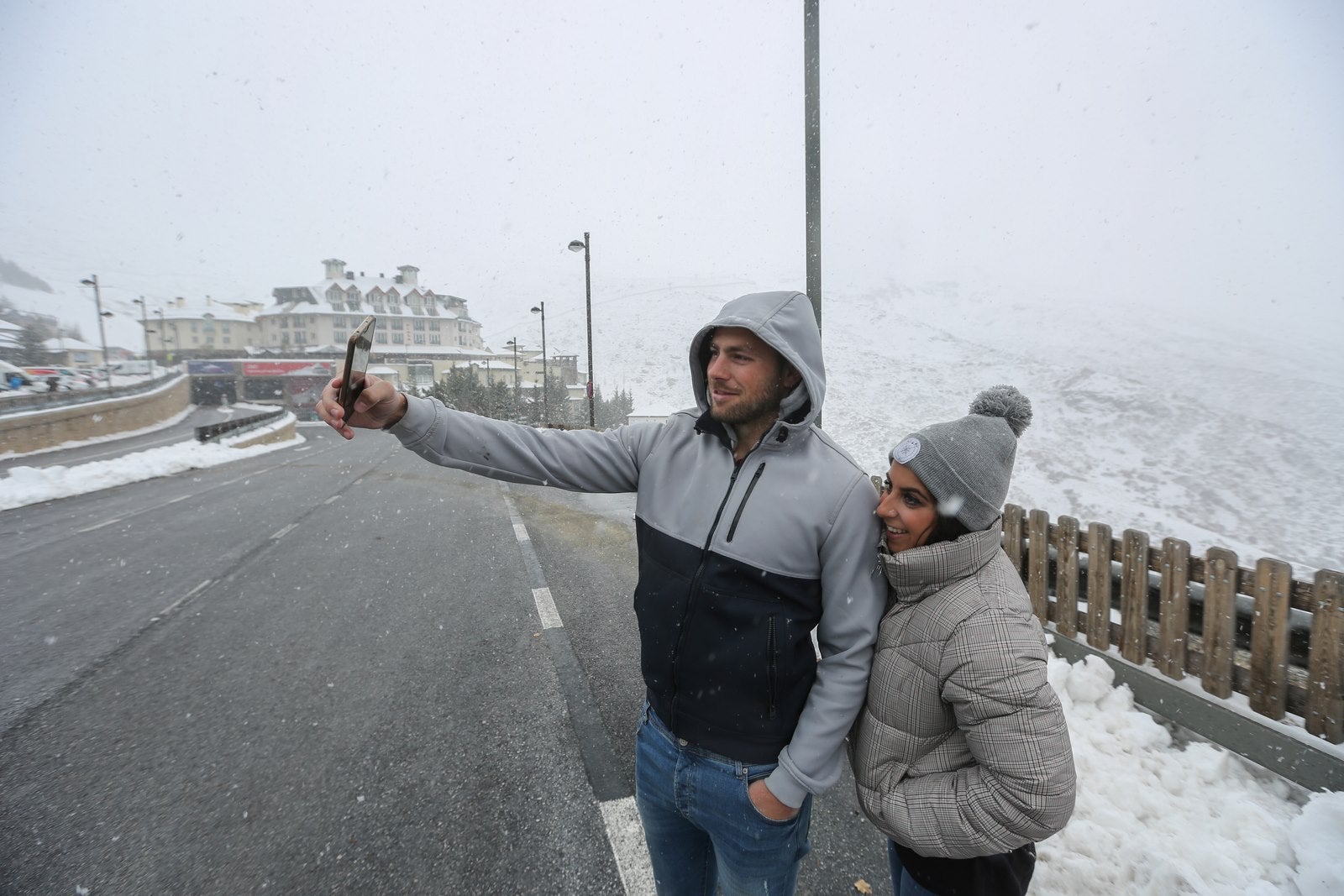 Así luce la estación tras las últimas nevadas, a punto de estrenar temporada.