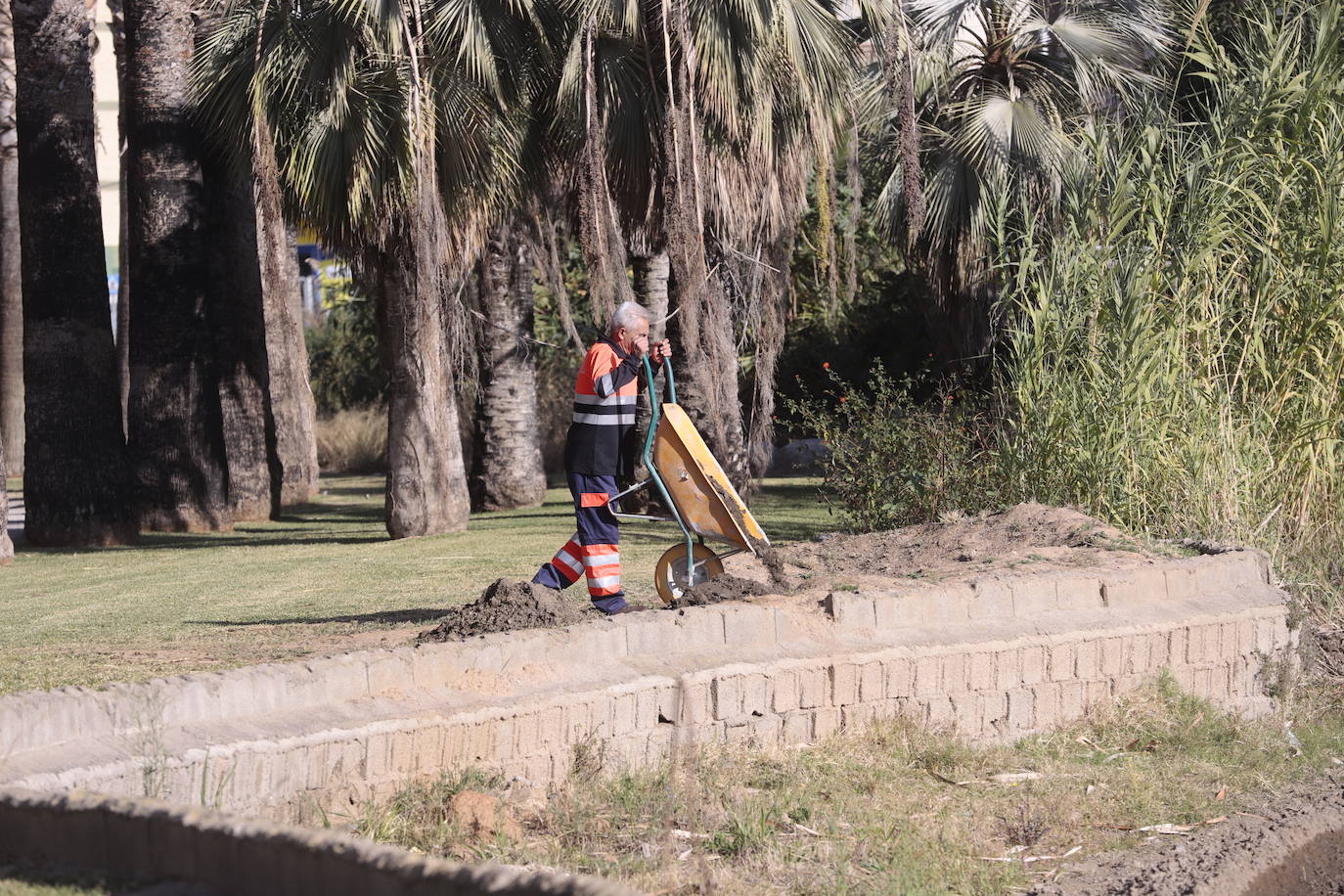 El objeto de este sendero es crear una vía accesible que mejore la movilidad a través del parque y sirva de interconexión entre la avenida de la Constitución y la avenida de Nuestra Señora de la Cabeza. 