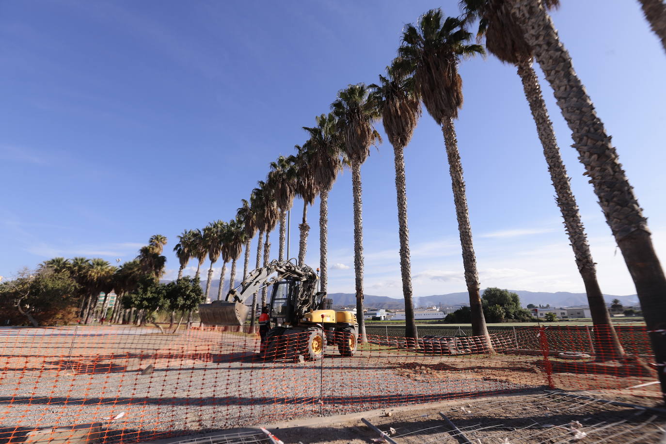 El objeto de este sendero es crear una vía accesible que mejore la movilidad a través del parque y sirva de interconexión entre la avenida de la Constitución y la avenida de Nuestra Señora de la Cabeza. 