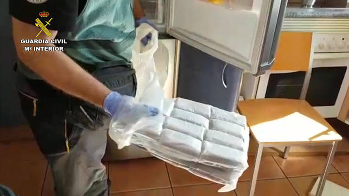 El modus operandi consistía en traspasar la droga procedentede Marruecos a pequeños barcos de pesca