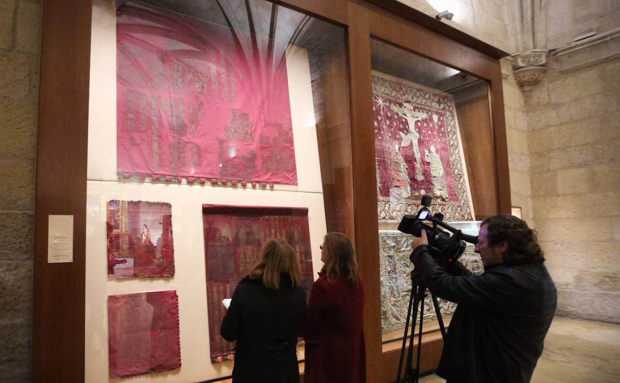 El resultado final devuelve al estandarte a sus dimensiones originales. 