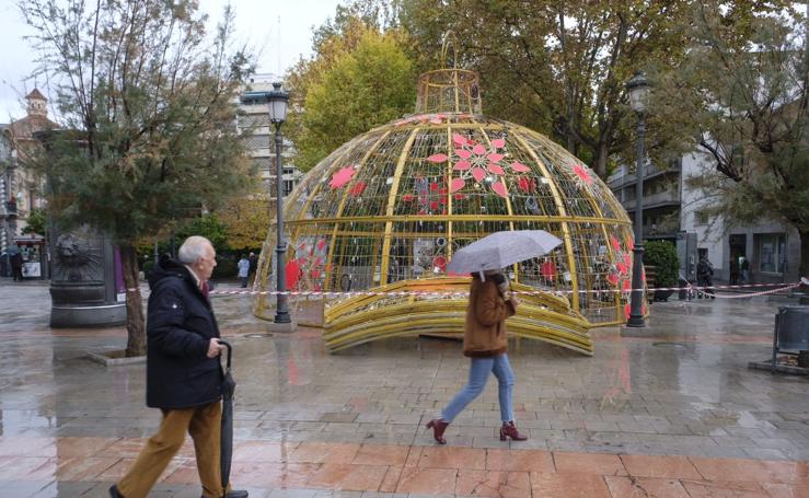 Así es la bola transitable que iluminará la Navidad en Granada