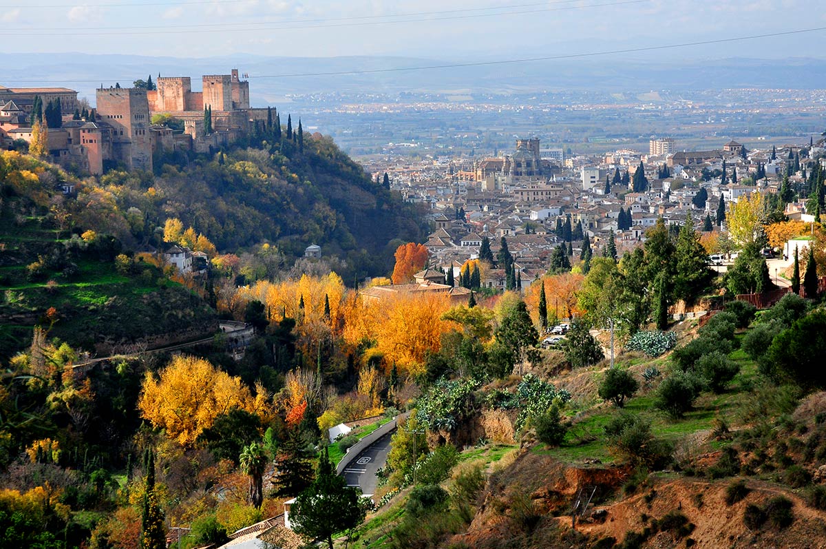 Las colinas del Albaicín, la Sabika y el cerro del Sol se visten con los colores del otoño