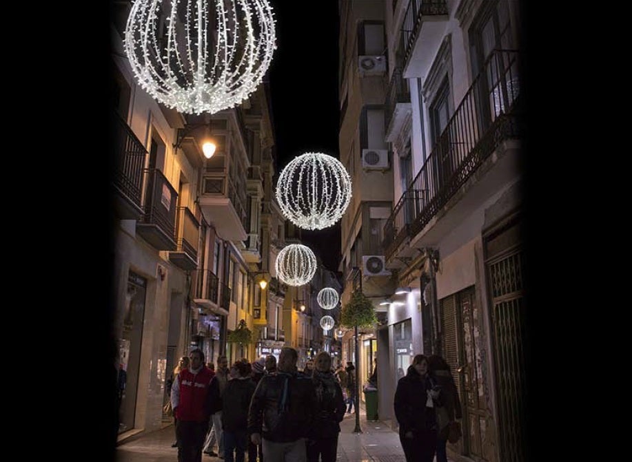 En esta galería repasamos cómo va a quedar iluminada la ciudad, con todas sus novedades, como la bola transitable 