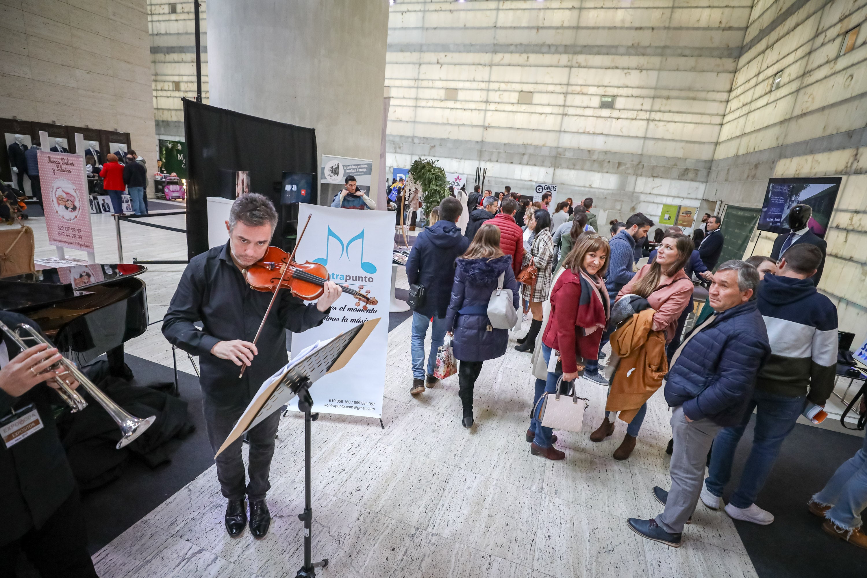 Segunda y última joranda de la feria organizada por Ideal, con gran éxito de público.