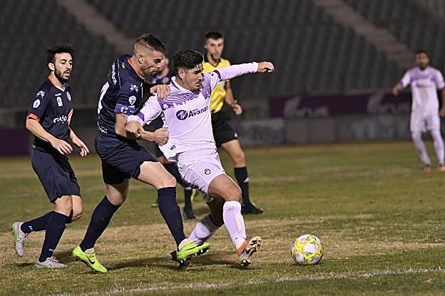 Miguel Martín erró una pena máxima en el segundo tiempo. 