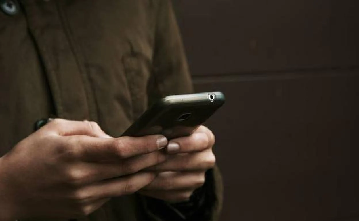 El SMS que manda la Seguridad Social del que alerta la Policía: «No es un bulo»