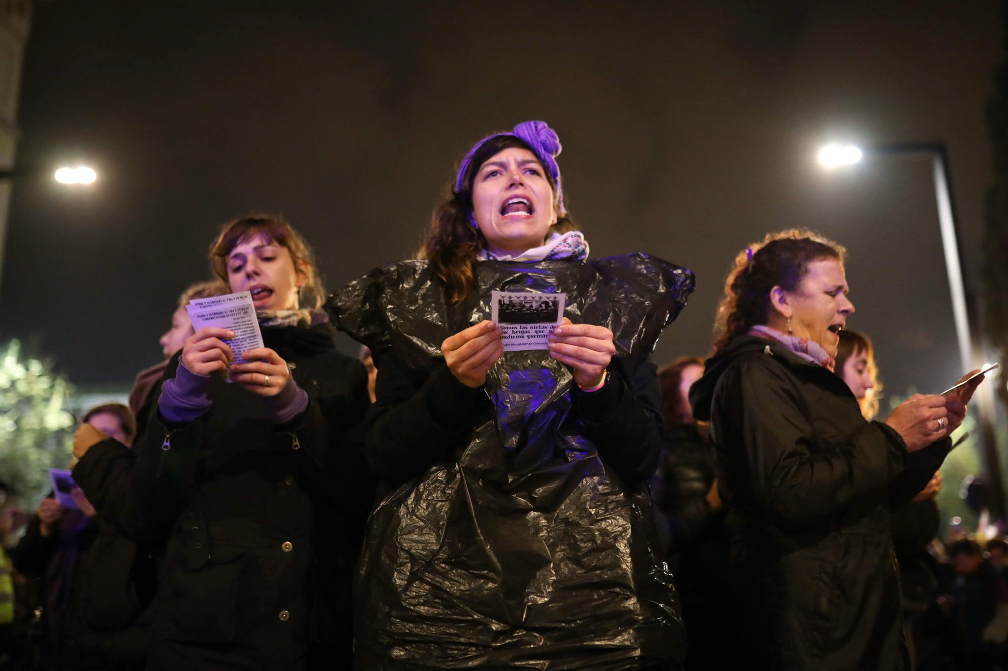 La manifestación con motivo del 25N ha puesto en valor la figura de la mujer con numerosos cánticos 