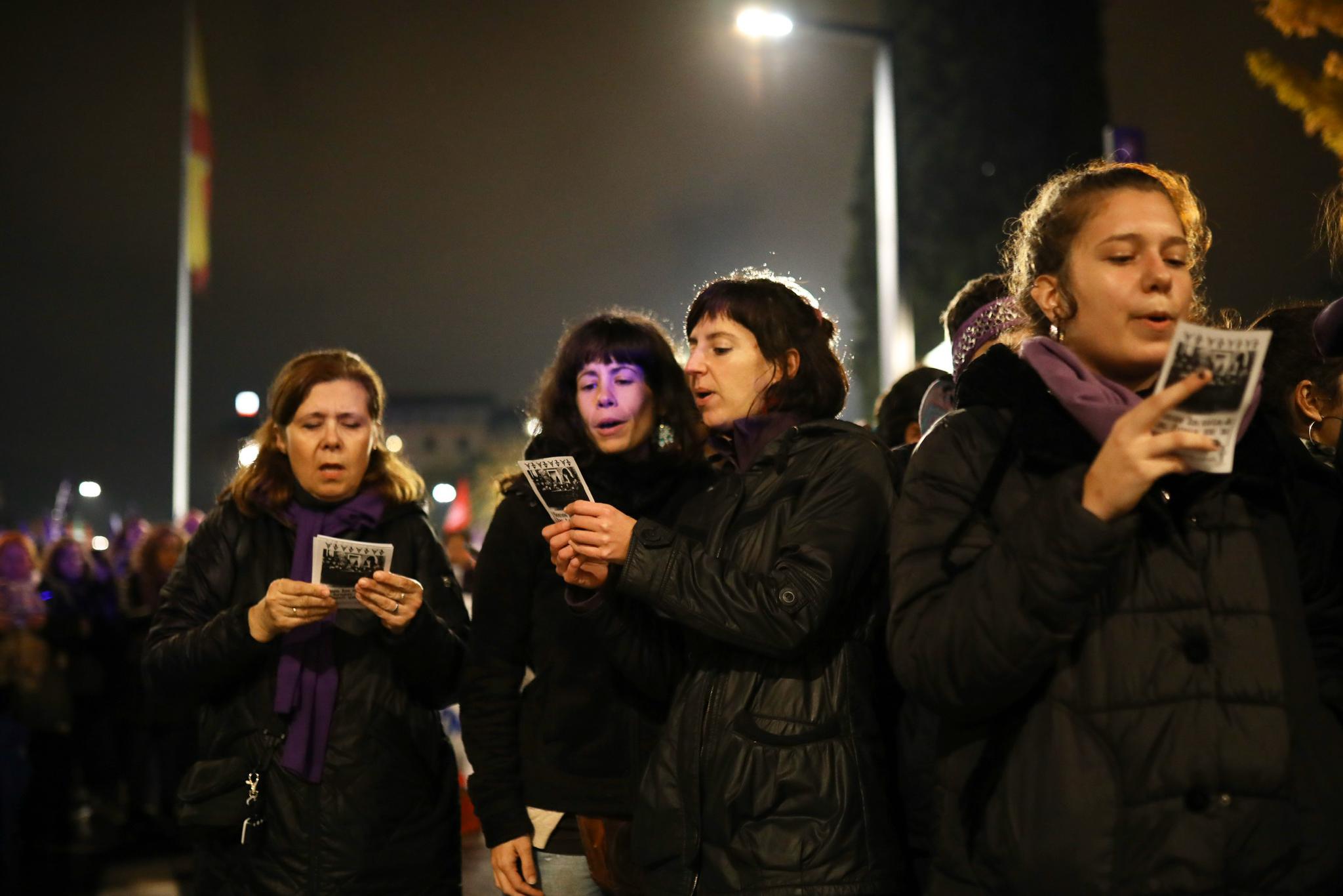 La manifestación con motivo del 25N ha puesto en valor la figura de la mujer con numerosos cánticos 