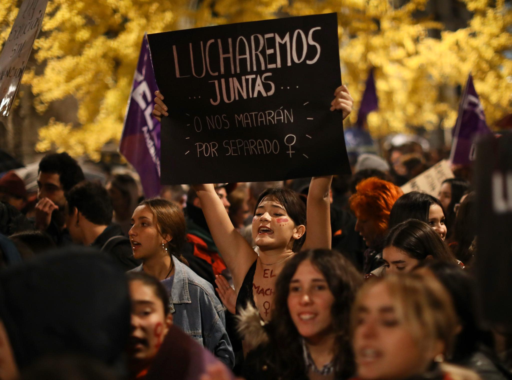 La manifestación con motivo del 25N ha puesto en valor la figura de la mujer con numerosos cánticos 
