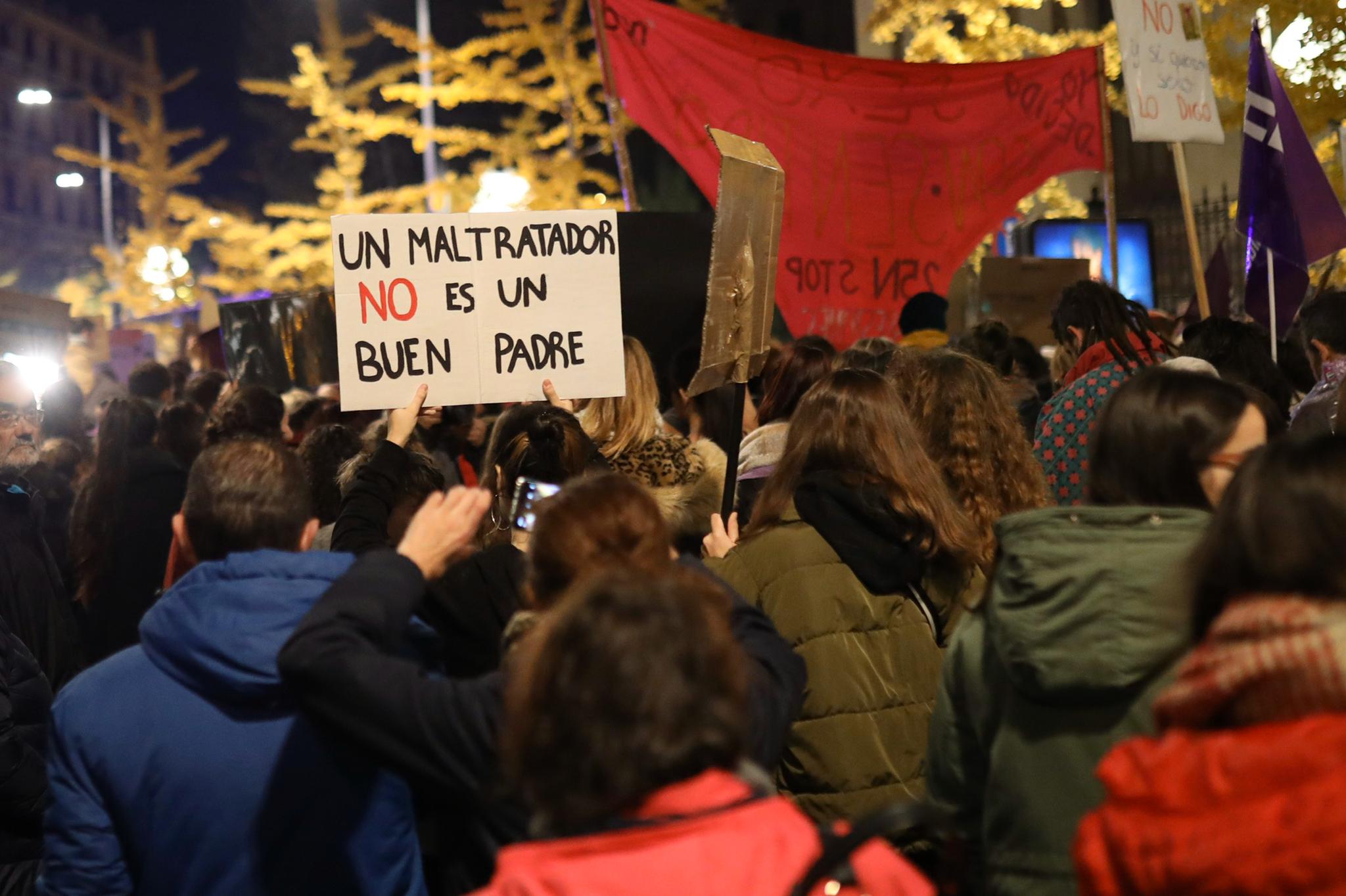 La manifestación con motivo del 25N ha puesto en valor la figura de la mujer con numerosos cánticos 