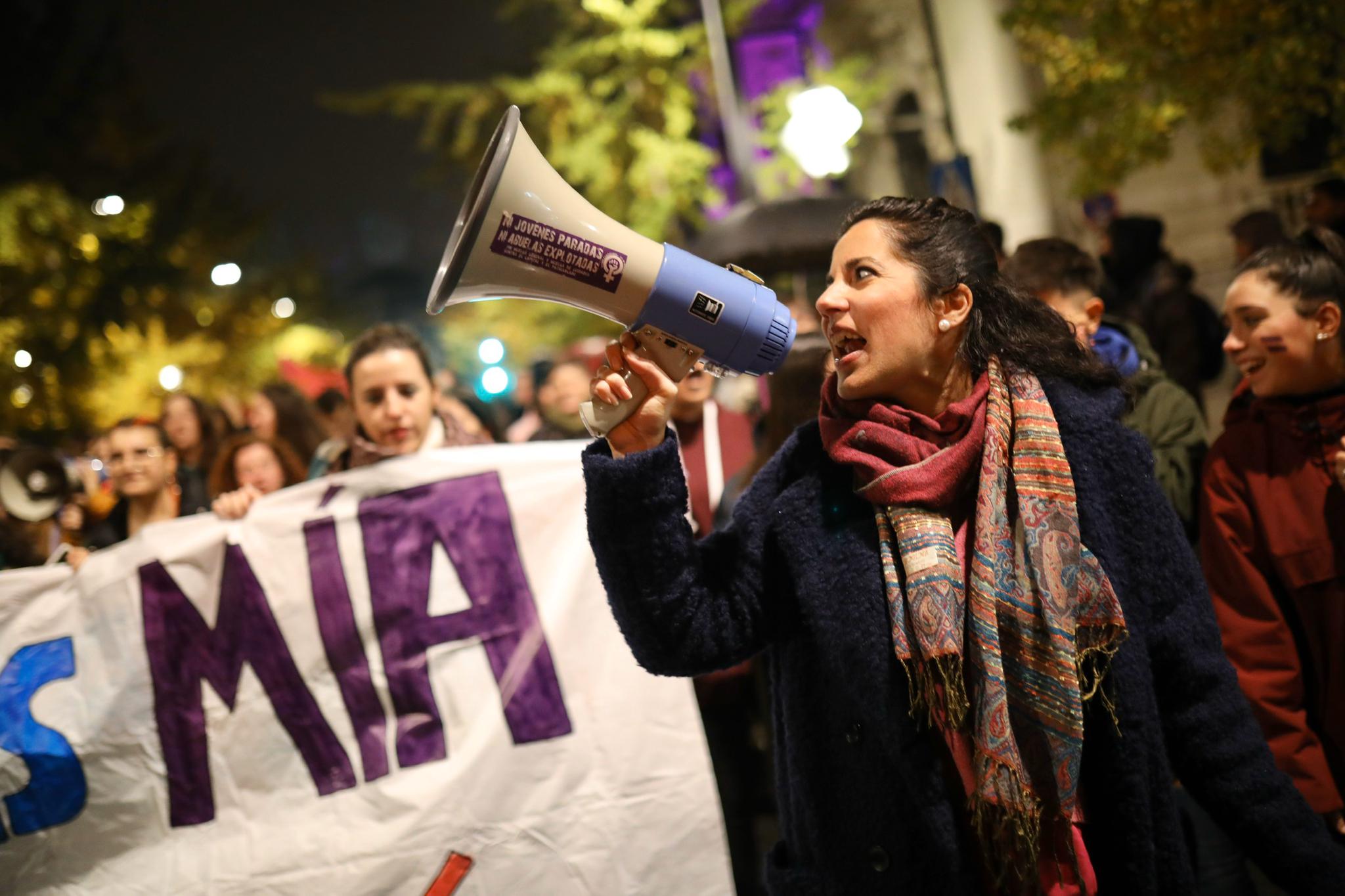 La manifestación con motivo del 25N ha puesto en valor la figura de la mujer con numerosos cánticos 