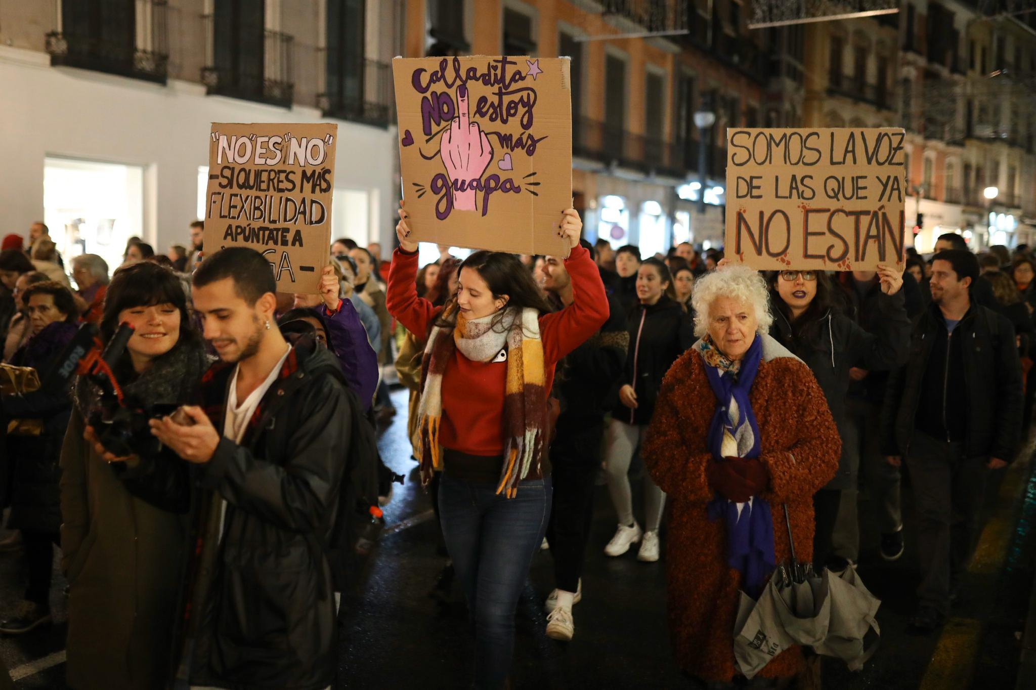 La manifestación con motivo del 25N ha puesto en valor la figura de la mujer con numerosos cánticos 