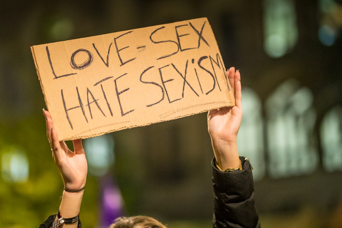 Repasa los carteles de la manifestación feminista contra la violencia de género de este 25N en Granada 