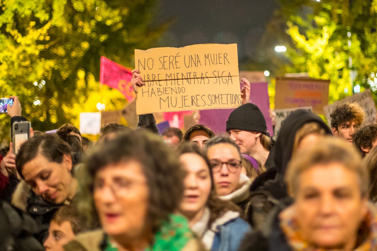 Repasa los carteles de la manifestación feminista contra la violencia de género de este 25N en Granada 
