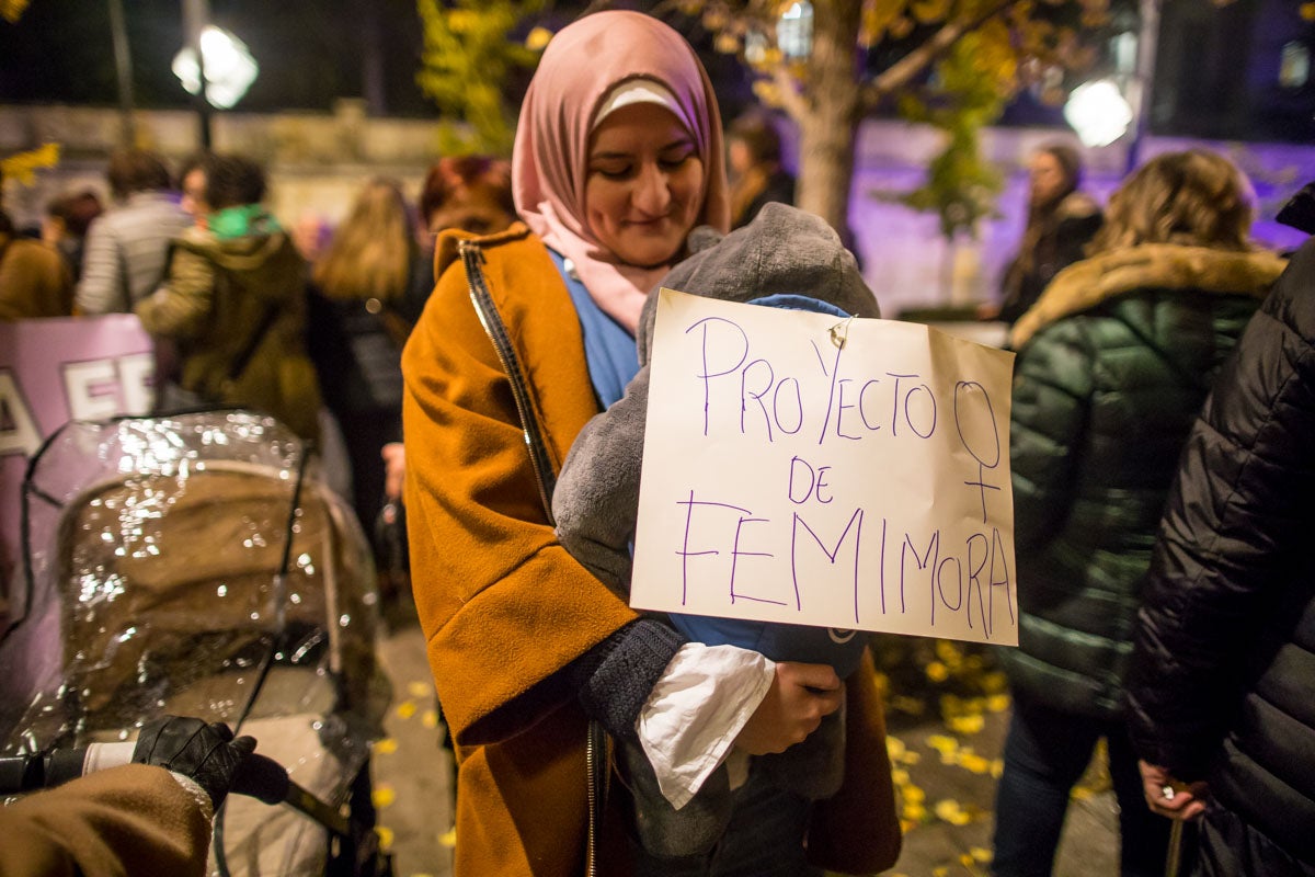 Repasa los carteles de la manifestación feminista contra la violencia de género de este 25N en Granada 