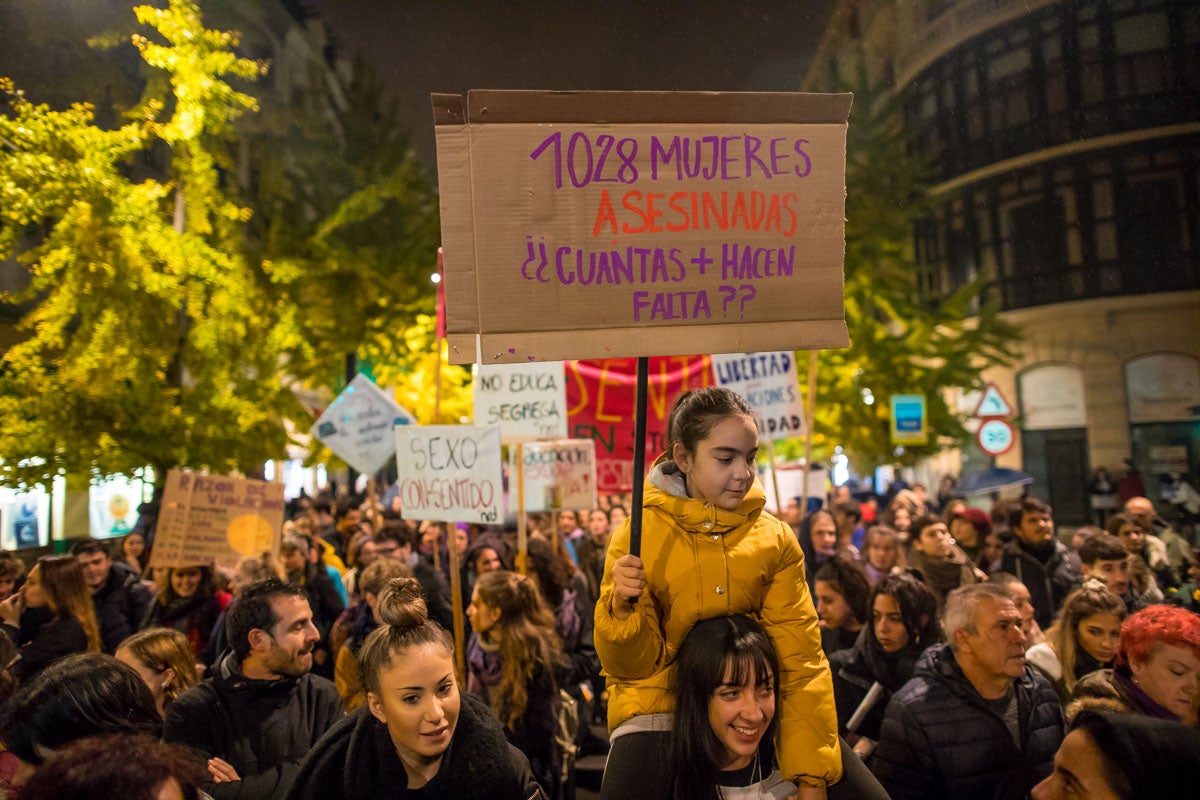 Repasa los carteles de la manifestación feminista contra la violencia de género de este 25N en Granada 