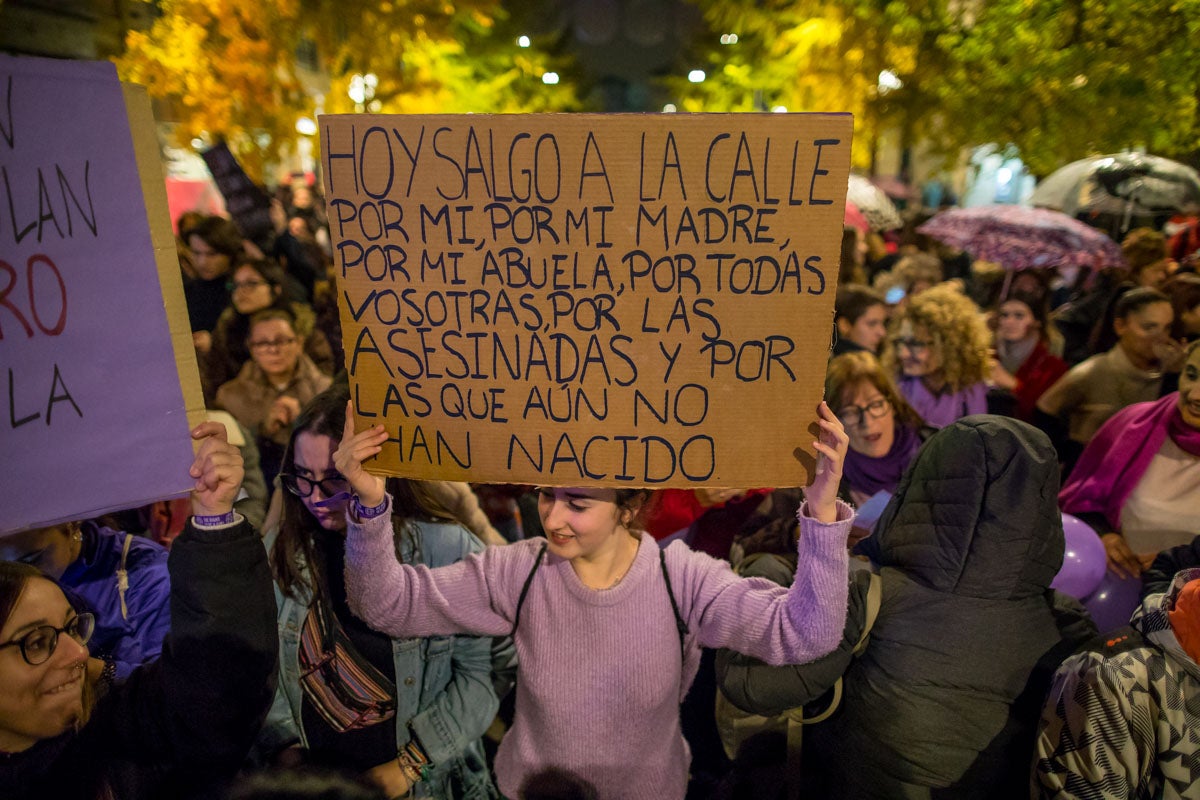 Repasa los carteles de la manifestación feminista contra la violencia de género de este 25N en Granada 