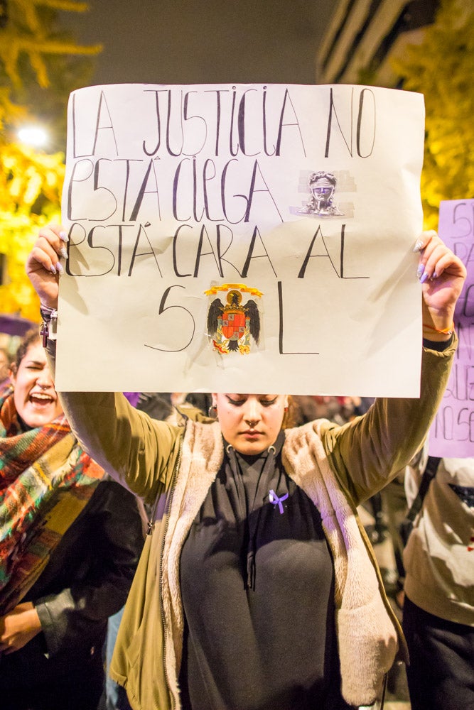 Repasa los carteles de la manifestación feminista contra la violencia de género de este 25N en Granada 