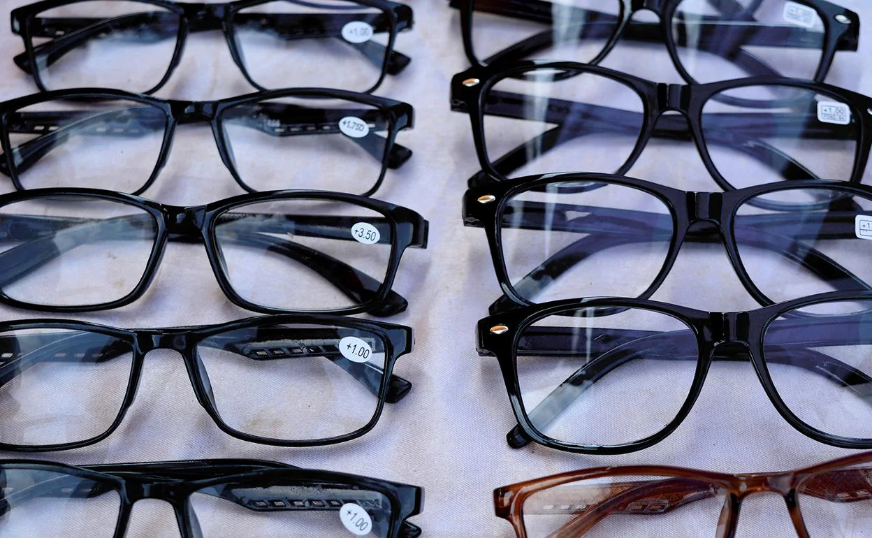 Optometristas advierten del riesgo de usar gafas de aumento