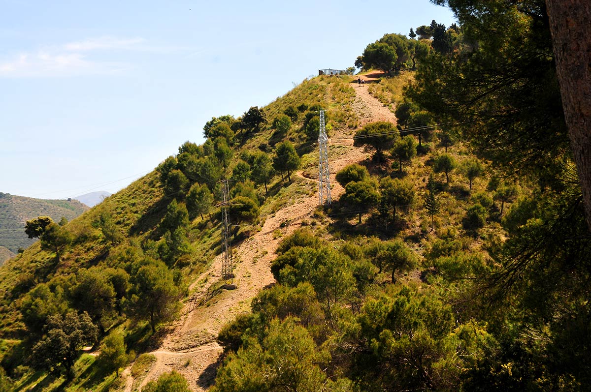 Mirador de los Halconeros, sobre el cortafuegos del barranco de Santa Elena 