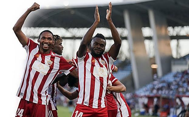 Lucien Owona celebra un tanto. 