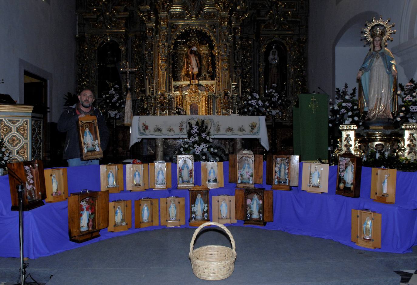 En este pueblo existen 21 urnas portátiles de madera dedicadas a esta advocación que durante el año van recorriendo la inmensa mayoría de las casas 