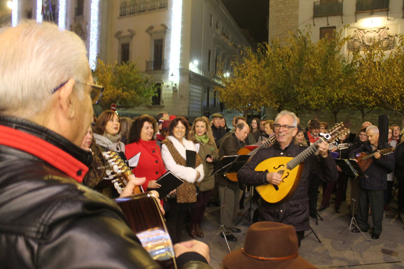 A las 19:00 horas de este jueves, ha tenido lugar el encendido de las luces de Navidad, en la plaza de Santa María