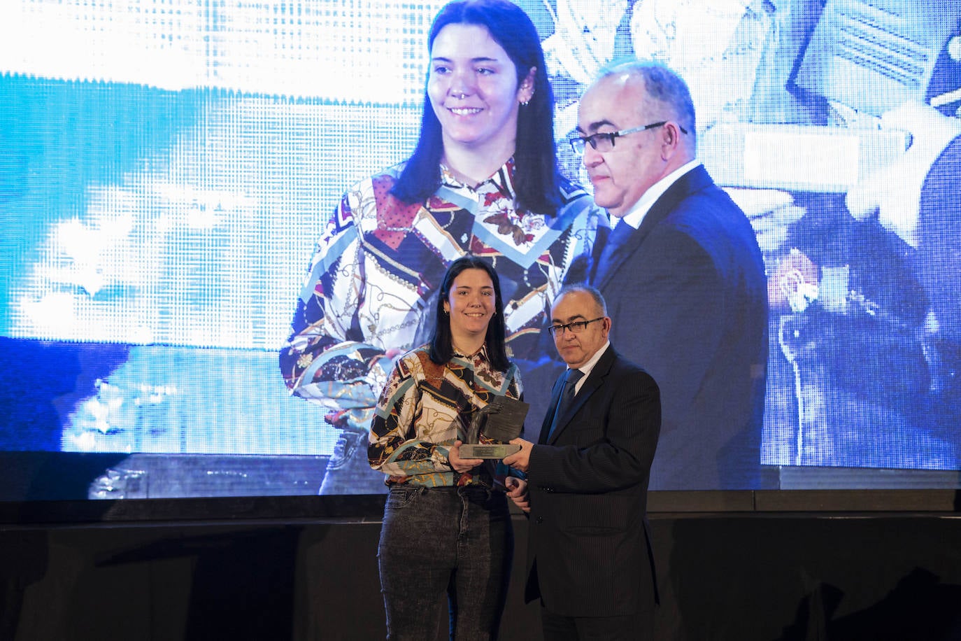 Más de 200 personas se han dado cita en el Varadero del Puerto de Almería para asistir a la gala de entrega de estos galardones que reconocen el talento almeriense 