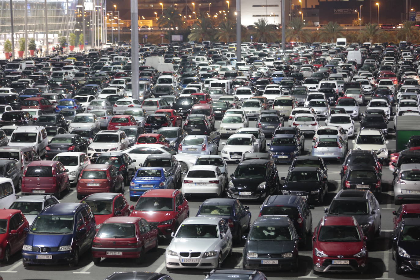 Los centros comerciales y tiendas de la capital, a rebosar de clientes durante este viernes 29 de noviembre