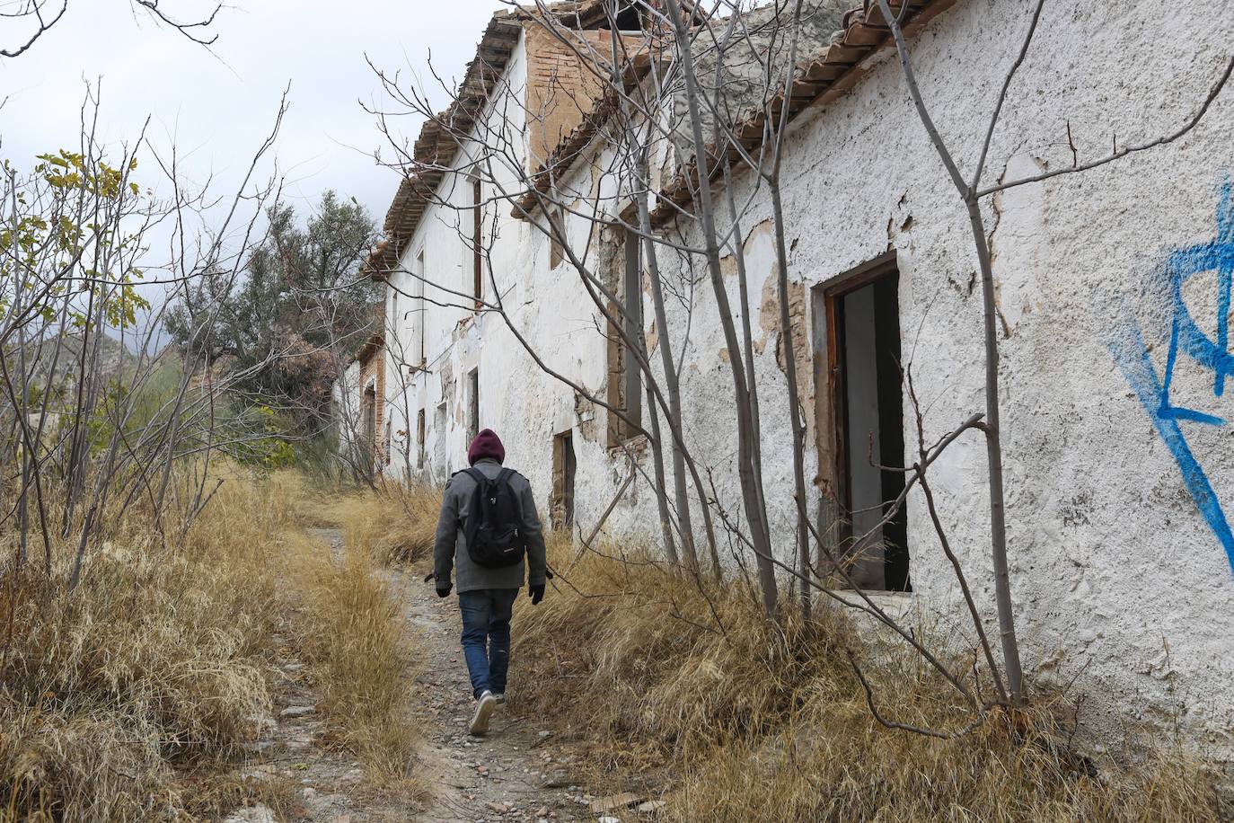 La última familia se fue en el año 2003, y desde entonces ha sido presa de saqueos y de los crueles e inapelables embates del paso del tiempo