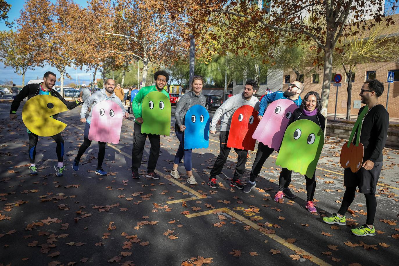 Muchos corredores han acudido disfrazados a una cita que cumple su octava edición