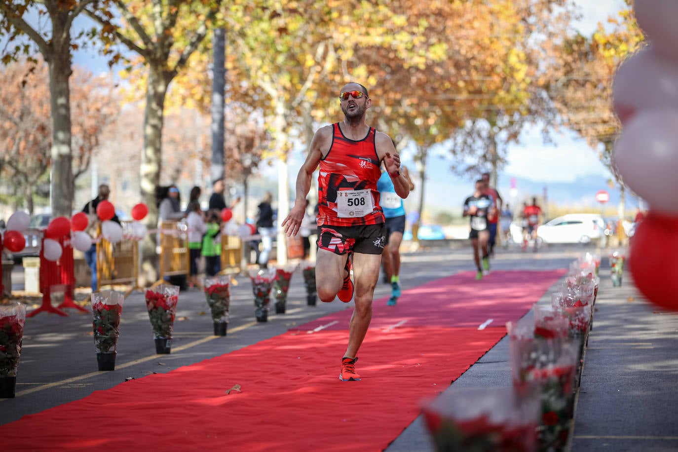 Muchos corredores han acudido disfrazados a una cita que cumple su octava edición