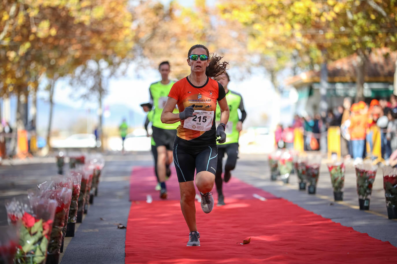 Muchos corredores han acudido disfrazados a una cita que cumple su octava edición