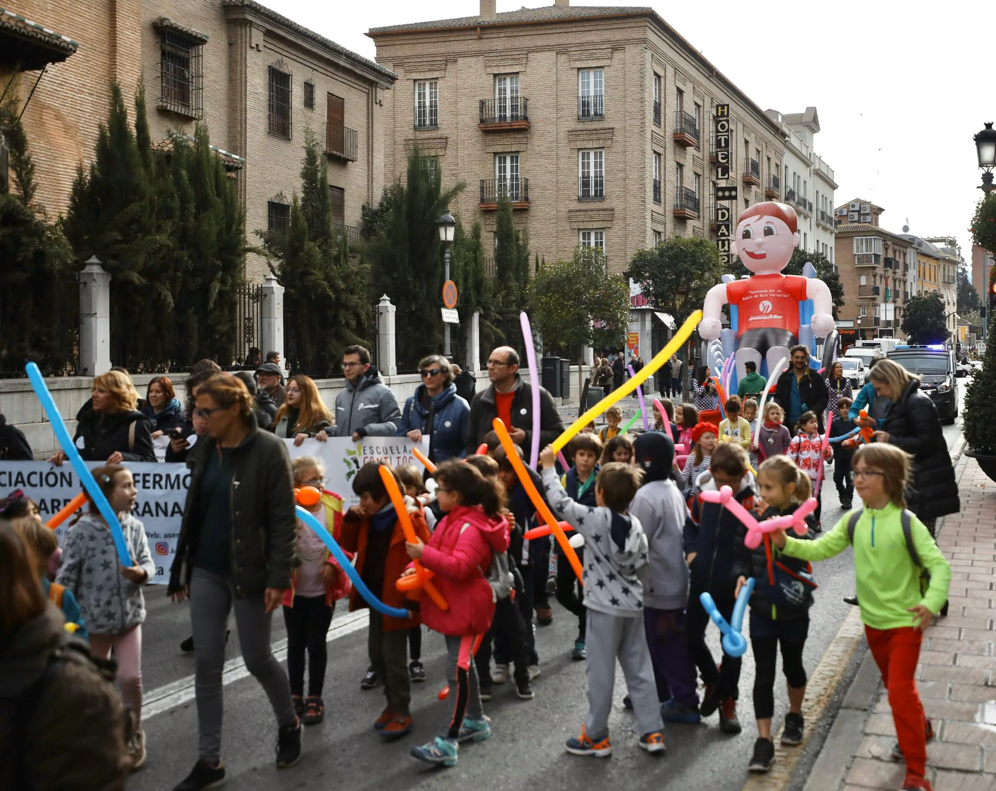 Unas 200 personas han participado en la marcha solidaria con motivo del 'Día internacional de las personas con discapidad' 