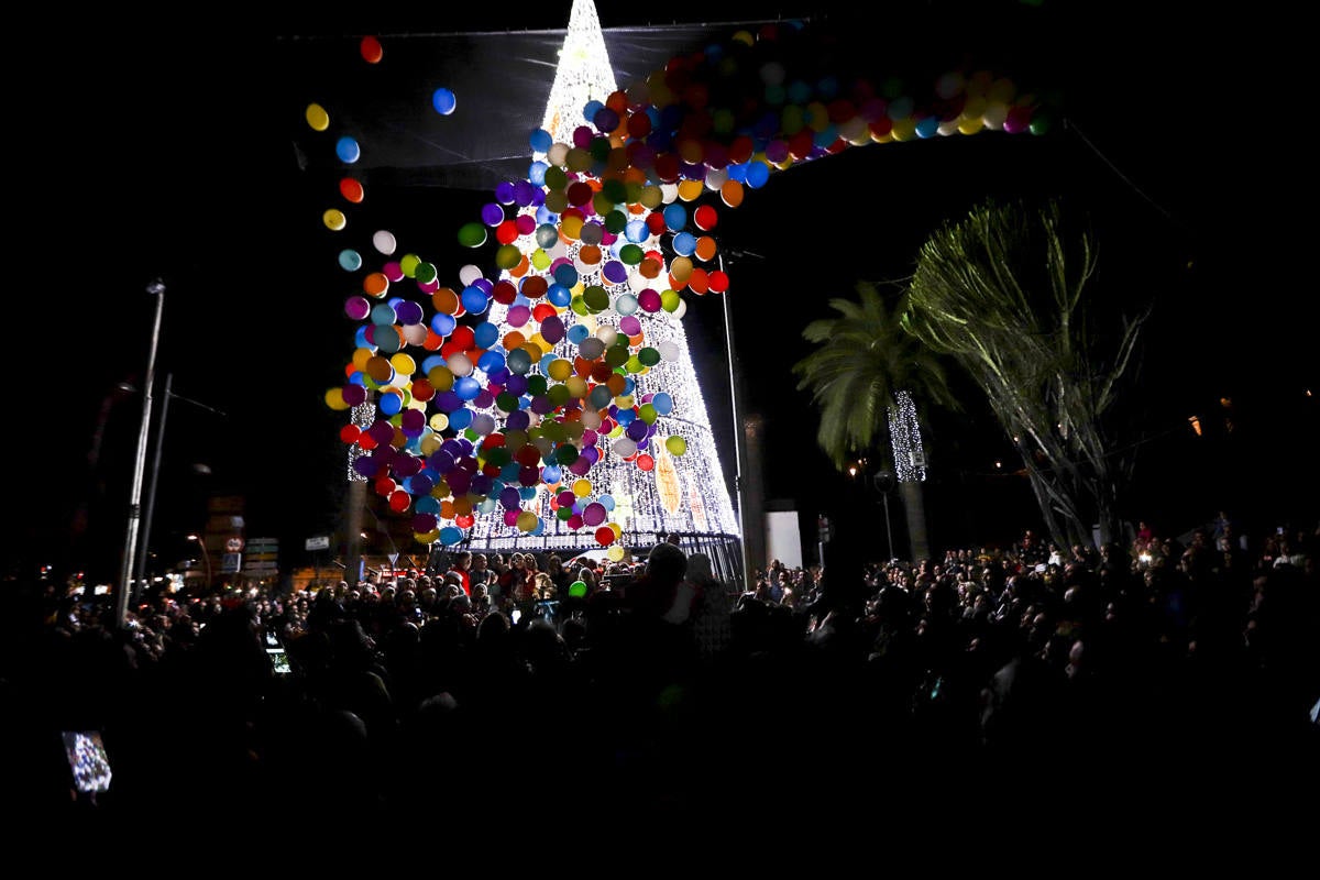 Un millón de bombillas brillarán en las calles de la ciudad hasta después de Reyes