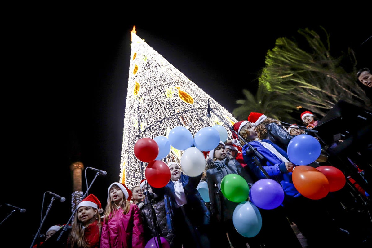 Un millón de bombillas brillarán en las calles de la ciudad hasta después de Reyes