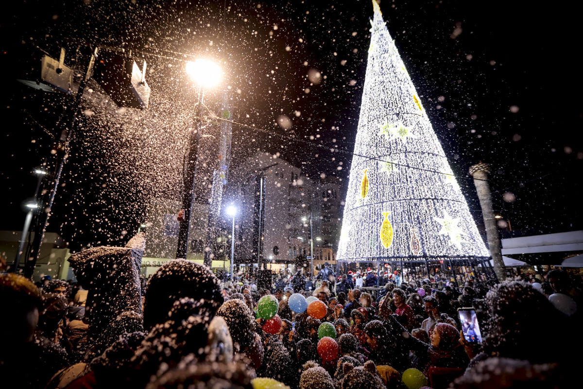 Un millón de bombillas brillarán en las calles de la ciudad hasta después de Reyes