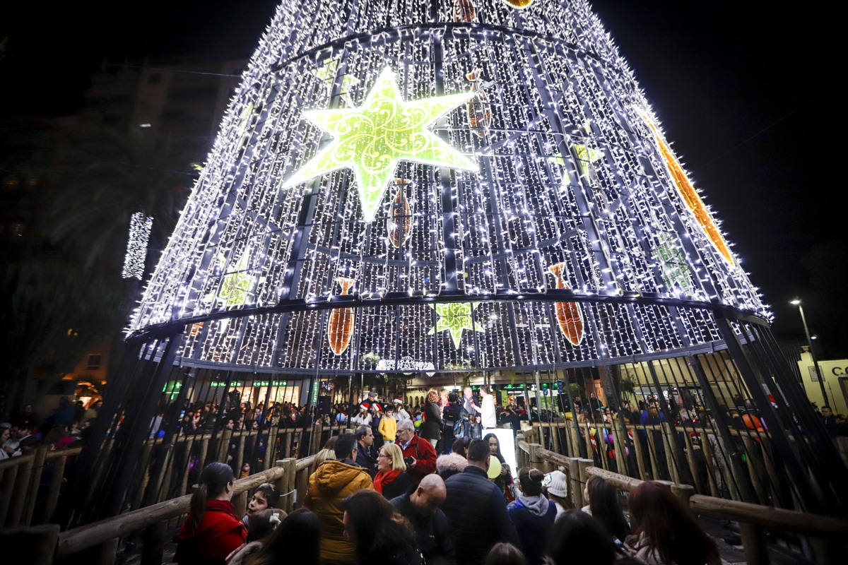 Un millón de bombillas brillarán en las calles de la ciudad hasta después de Reyes