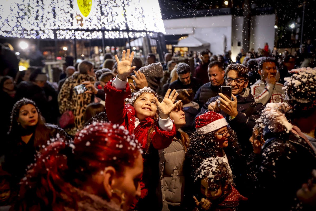Un millón de bombillas brillarán en las calles de la ciudad hasta después de Reyes