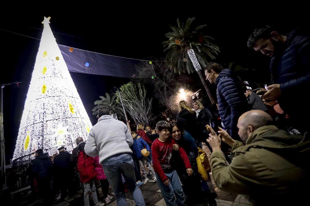 Un millón de bombillas brillarán en las calles de la ciudad hasta después de Reyes