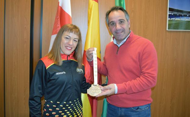 El concejal de Deportes recibió a Raquel Ballesta.