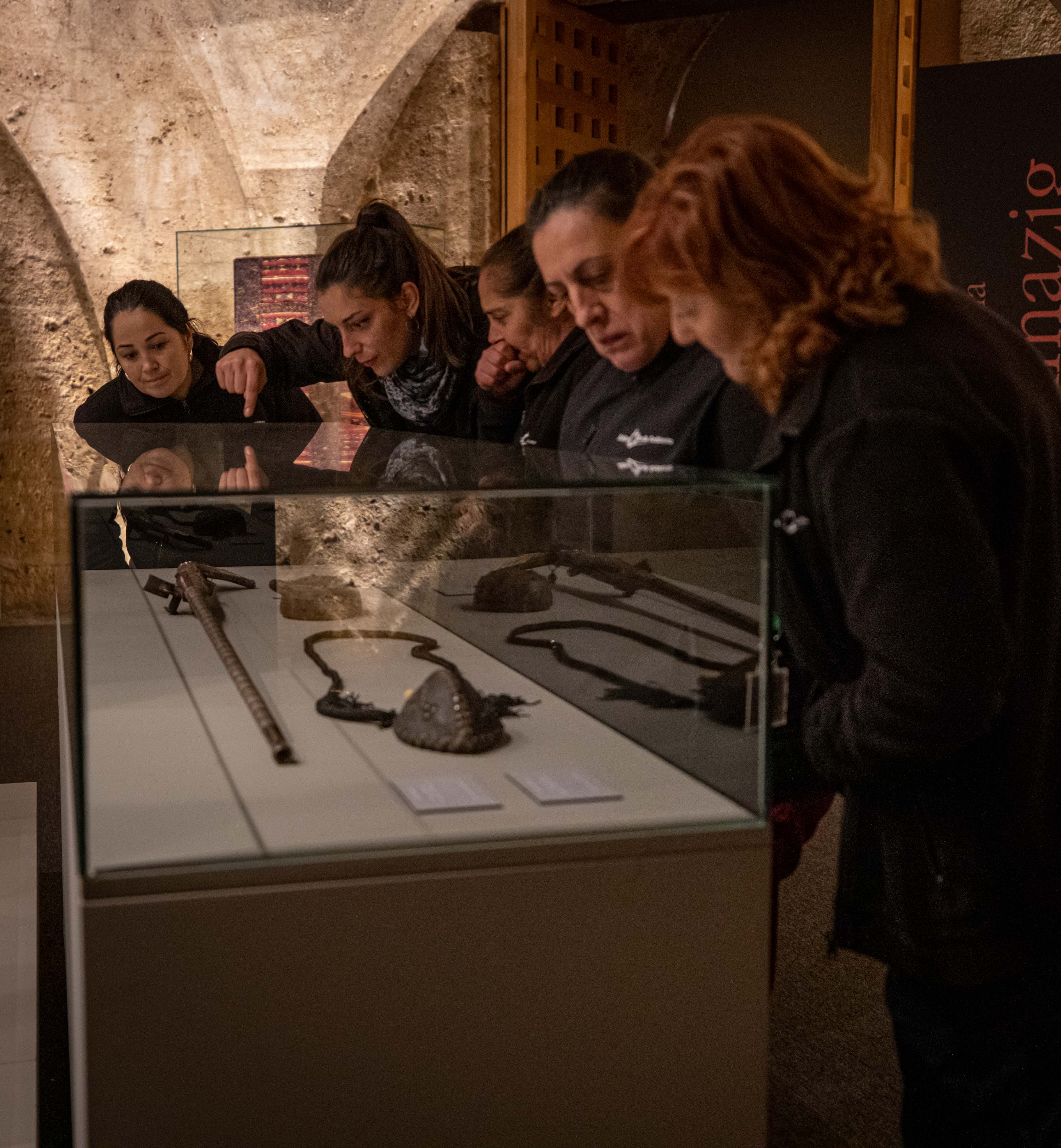 La muestra, expuesta en la Alhambra, ha sido inaugurada por la reina Letizia | Está compuesta de 300 piezas donadas por una familia de Marruecos y por distintos museos