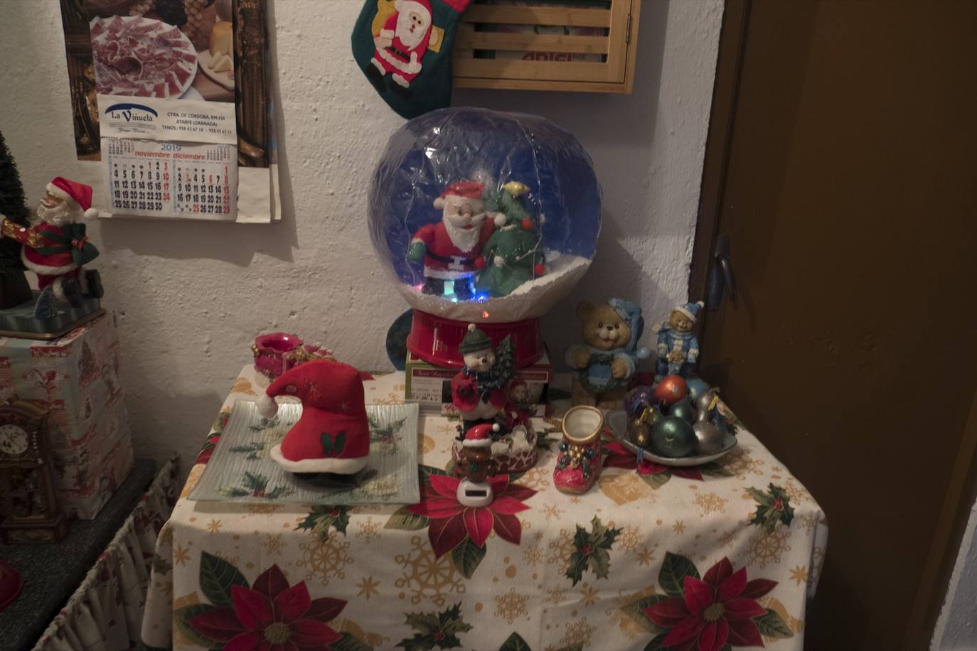 Inmaculada Herrera expone cada año en su vivienda más de 6.000 piezas de decoración navideña