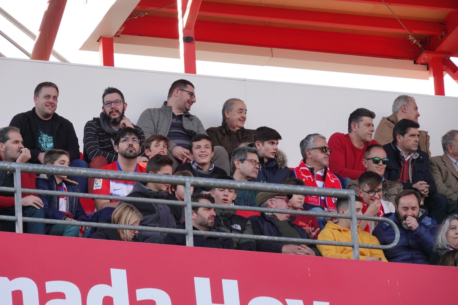 Echamos un vistazo a la grada para recopilar las mejores fotos de la afición. 