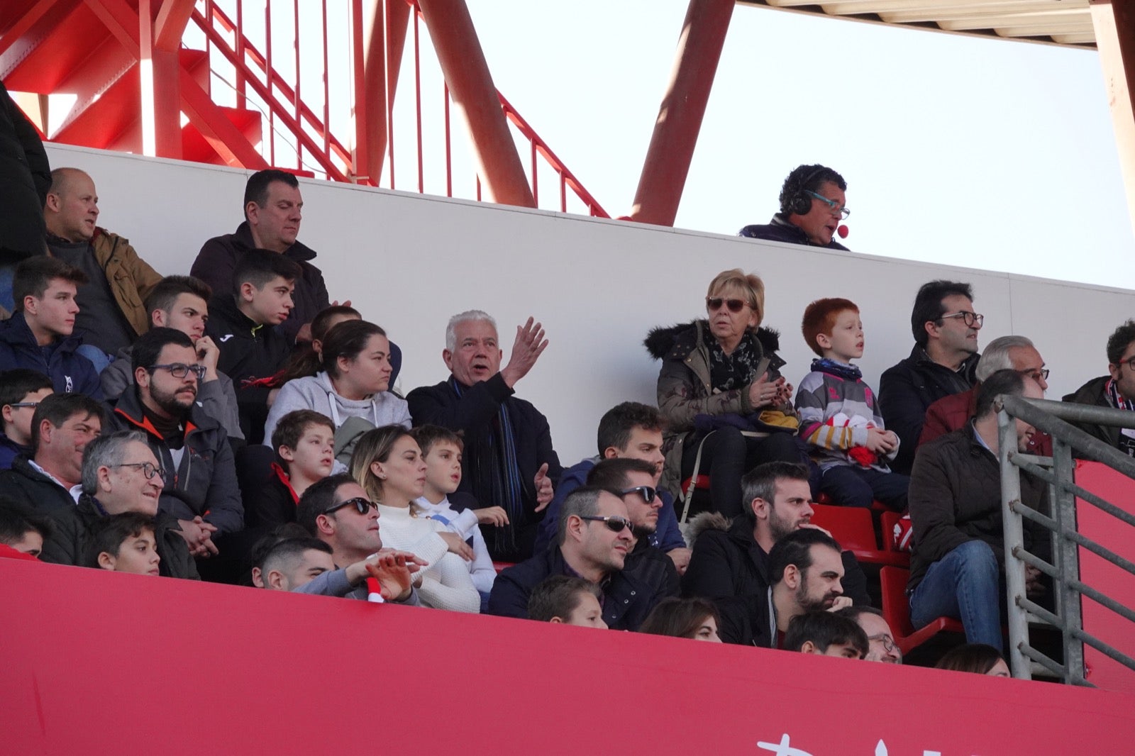 Echamos un vistazo a la grada para recopilar las mejores fotos de la afición. 